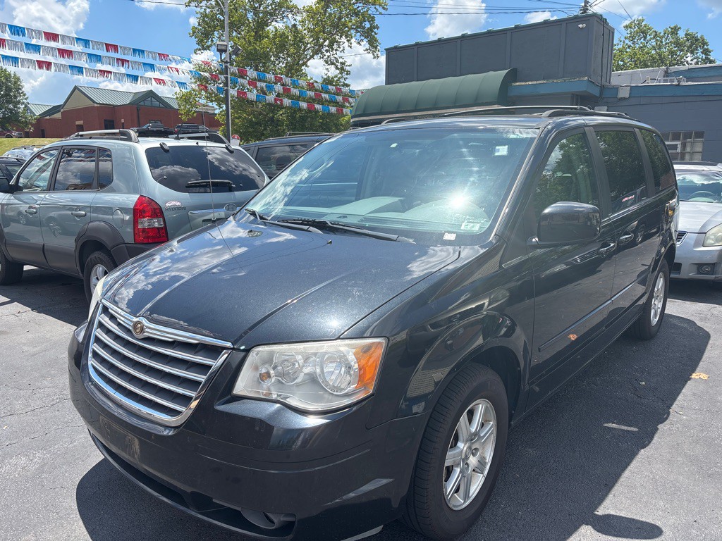2008 Chrysler Town & Country Image 3