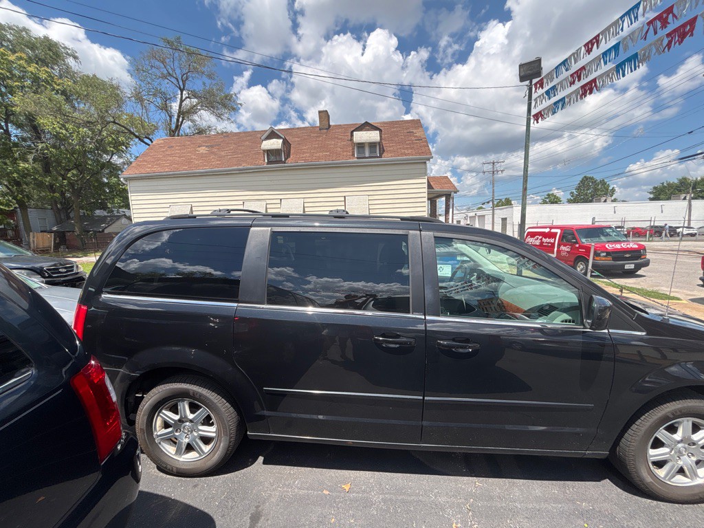 2008 Chrysler Town & Country Image 4