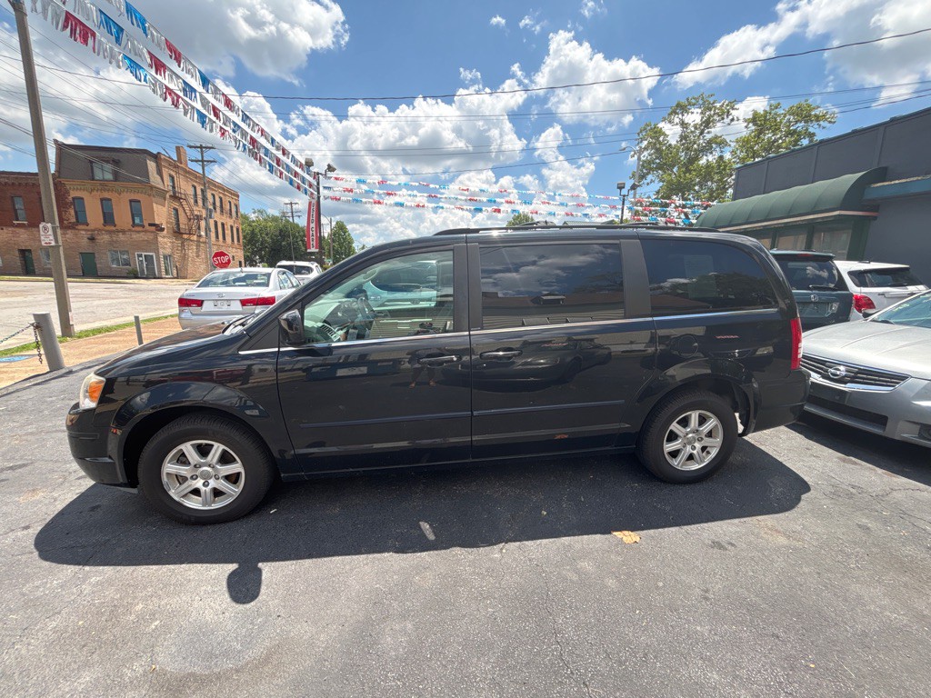 2008 Chrysler Town & Country Image 6