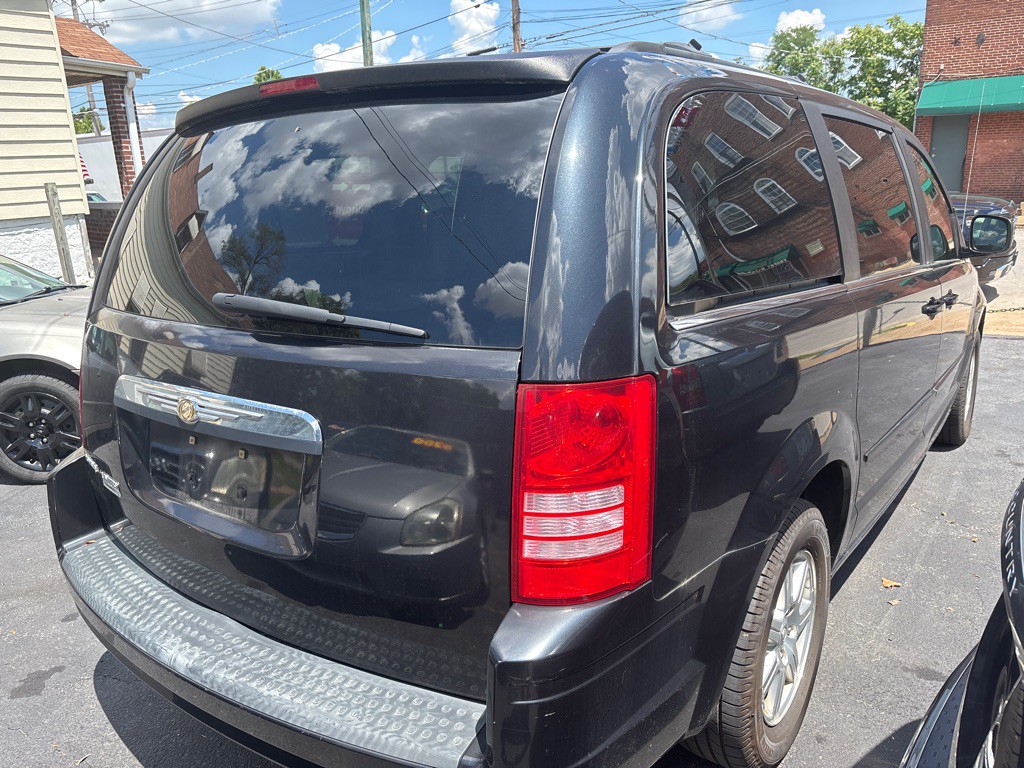2008 Chrysler Town & Country Image 7