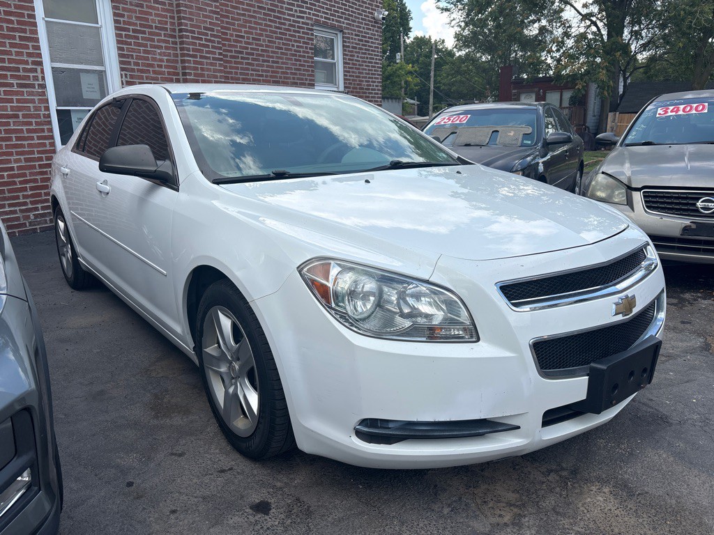 2011 Chevrolet Malibu Image 3