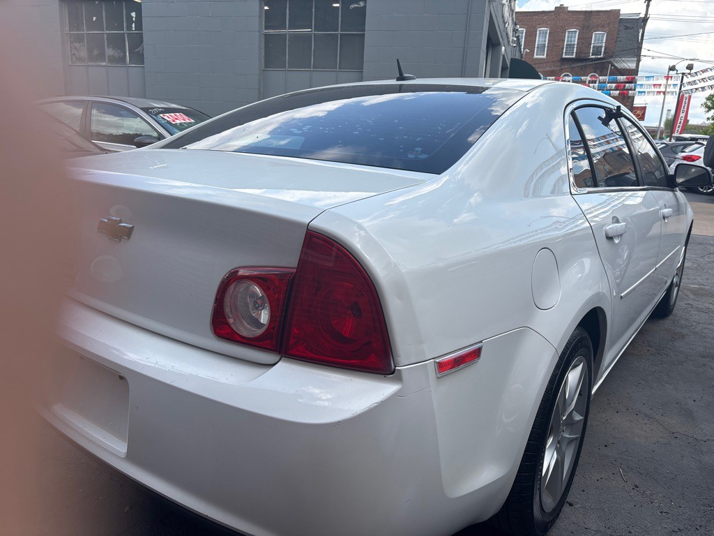 2011 Chevrolet Malibu Image 6