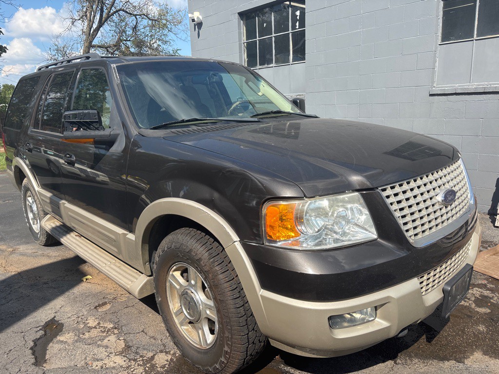 2005 Ford Expedition Image 1