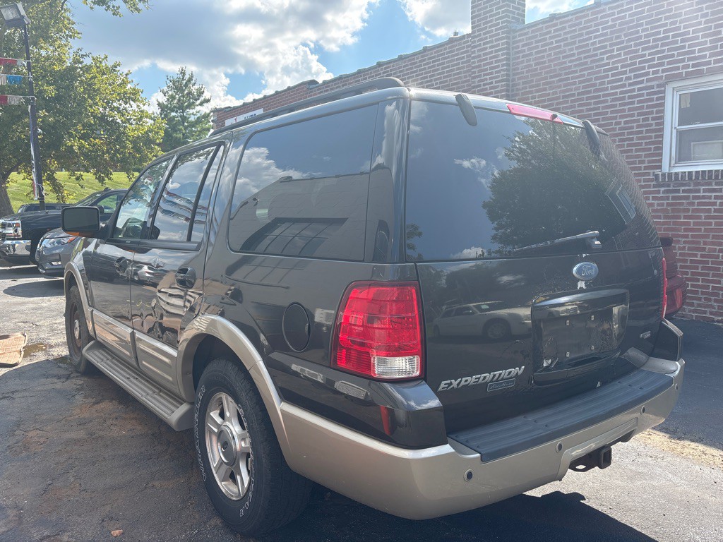 2005 Ford Expedition Image 4