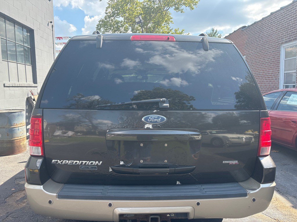 2005 Ford Expedition Image 6