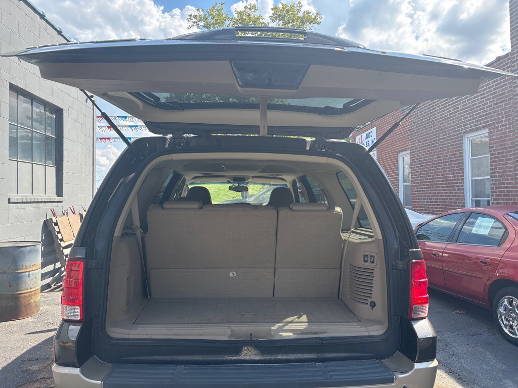 2005 Ford Expedition Image 8