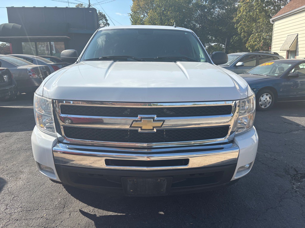 2011 Chevrolet Silverado 1500 Image 2