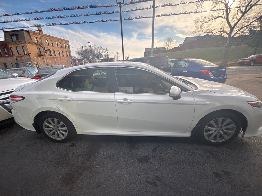 2018 Toyota Camry Image 4