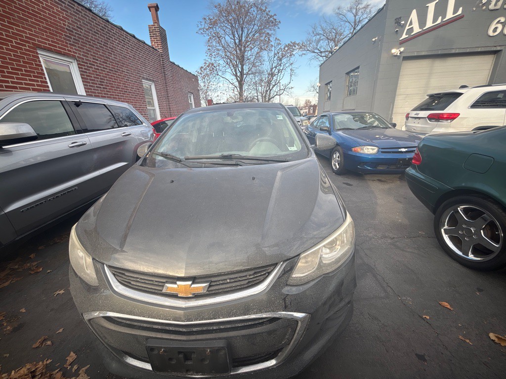 2017 Chevrolet Sonic Image 2