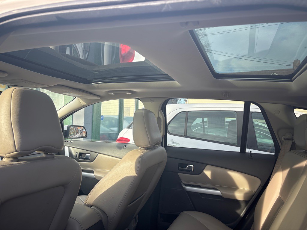 2011 Ford Edge Image 10