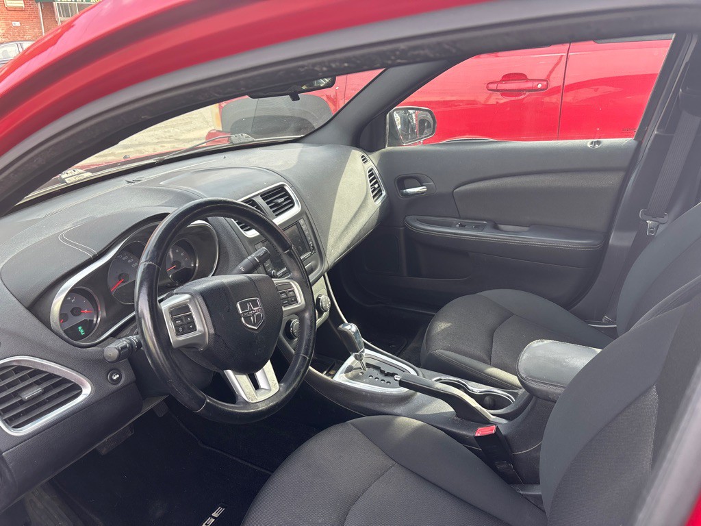 2012 Dodge Avenger Image 7