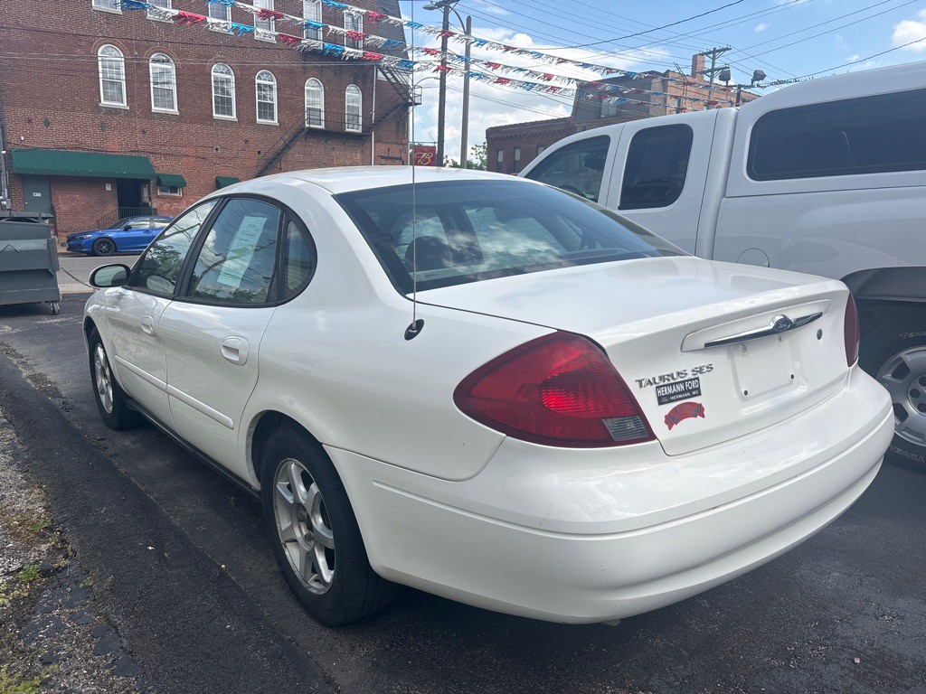 2003 Ford Taurus Image 4