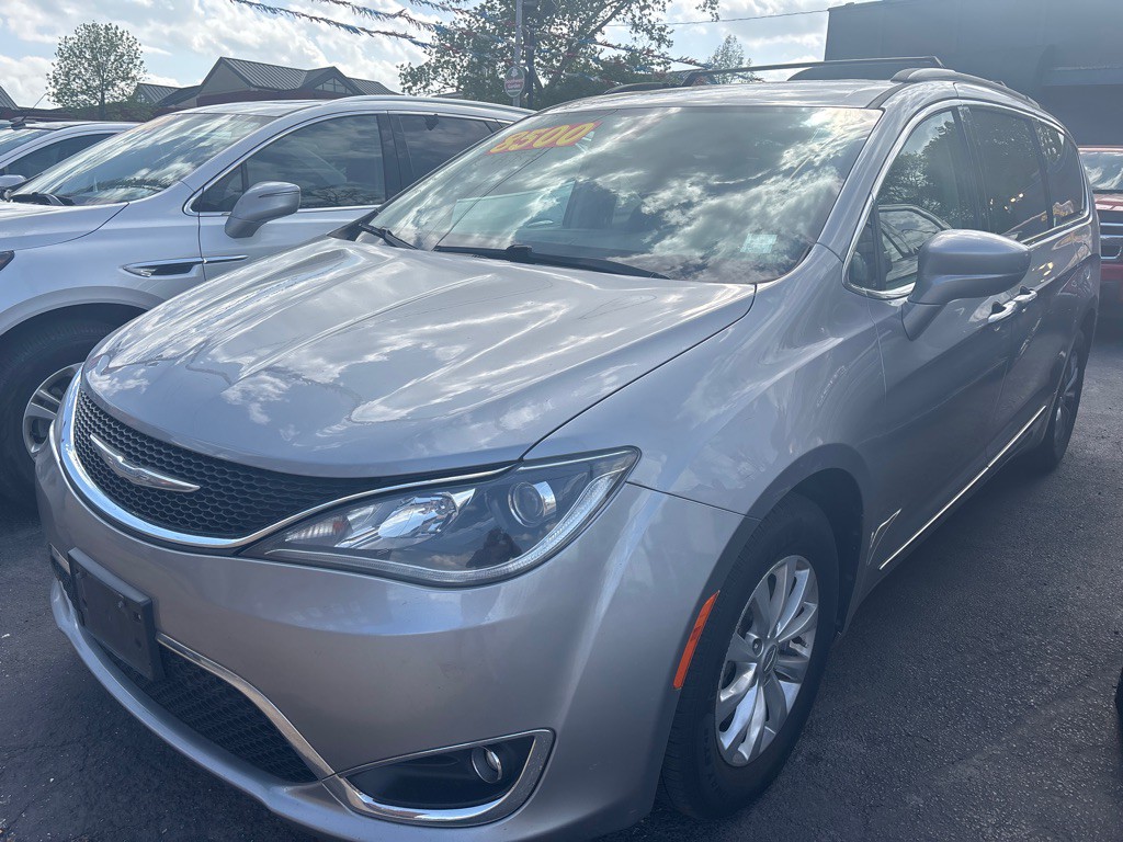 2017 Chrysler Pacifica Image 1