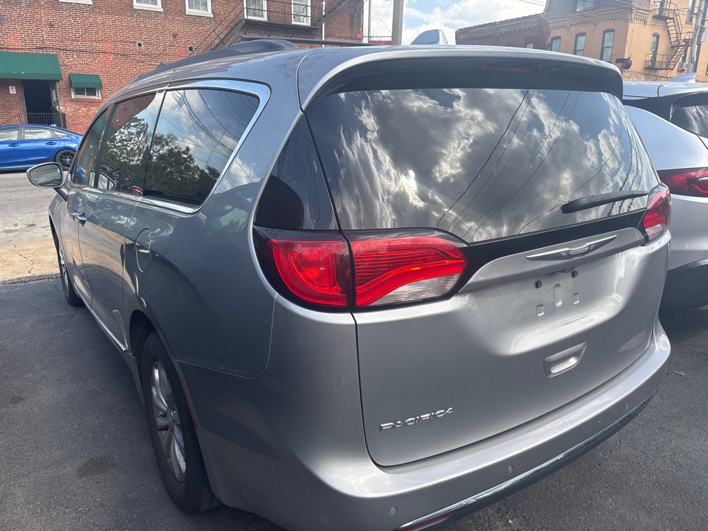 2017 Chrysler Pacifica Image 4