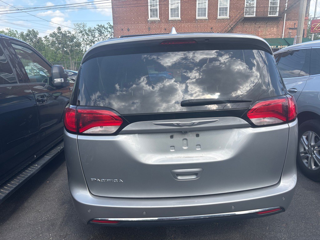 2017 Chrysler Pacifica Image 5