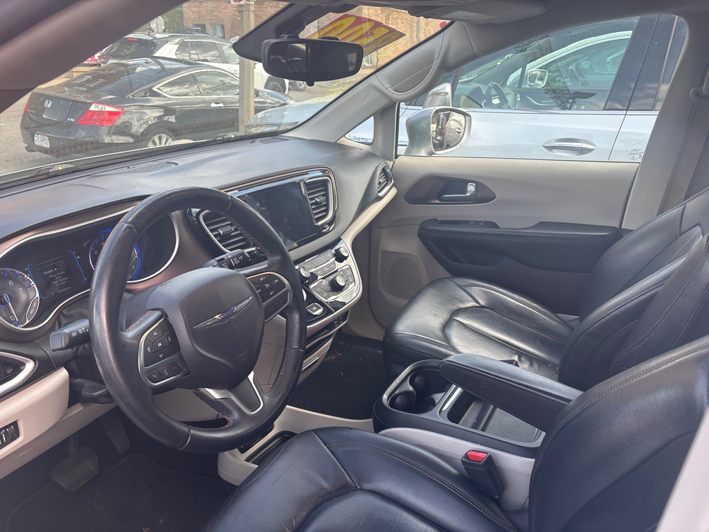 2017 Chrysler Pacifica Image 7