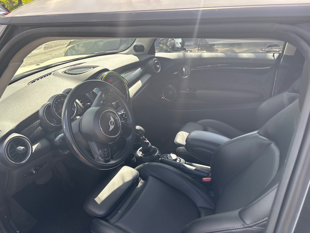 2015 MINI Cooper Image 7