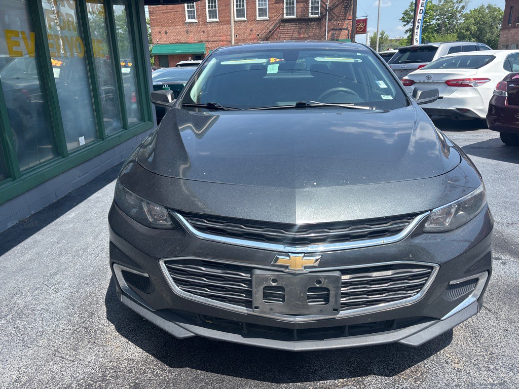 2017 Chevrolet Malibu Image 2