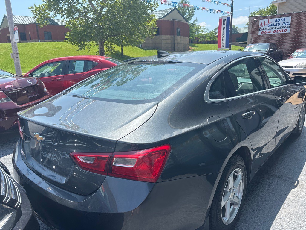 2017 Chevrolet Malibu Image 4