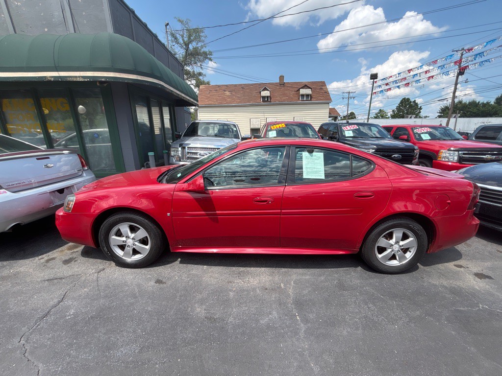 2007 Pontiac Grand Prix Image 2