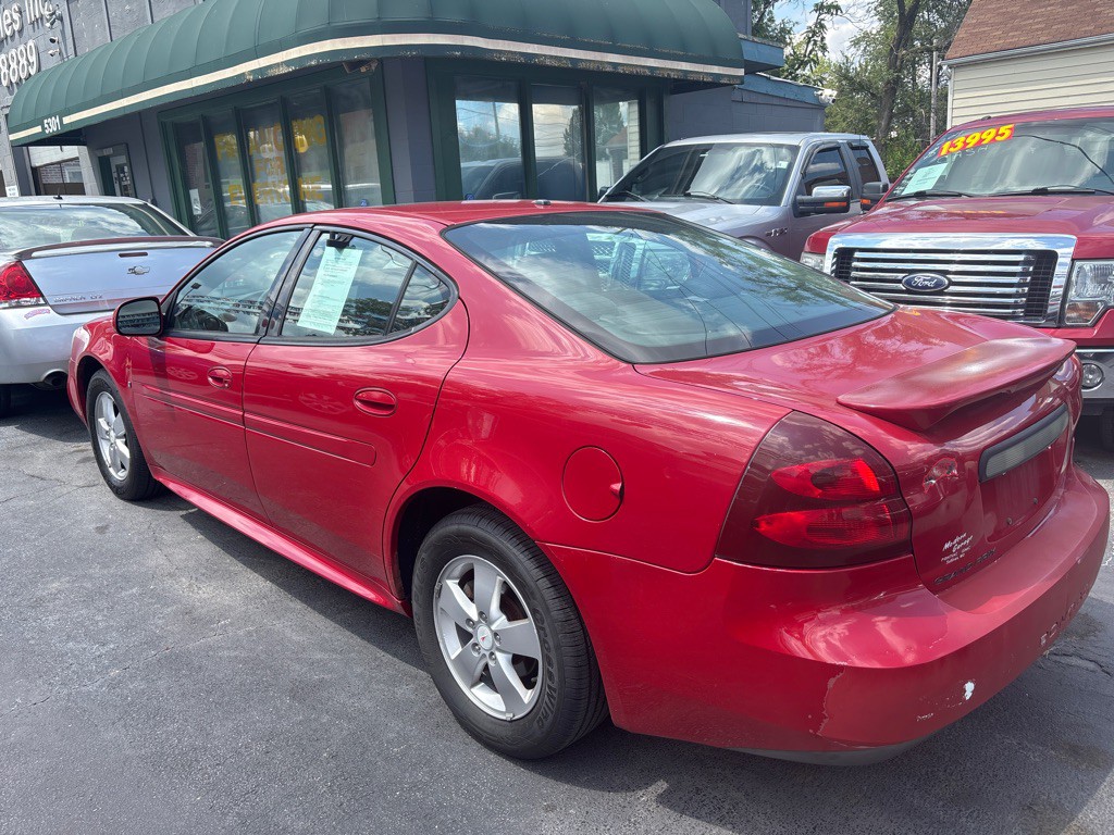 2007 Pontiac Grand Prix Image 3
