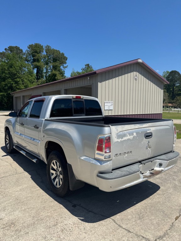 2008 Mitsubishi Raider Image 7