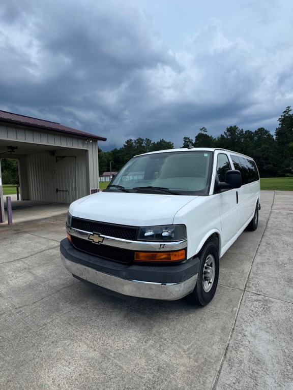 2016 Chevrolet Express Image 1