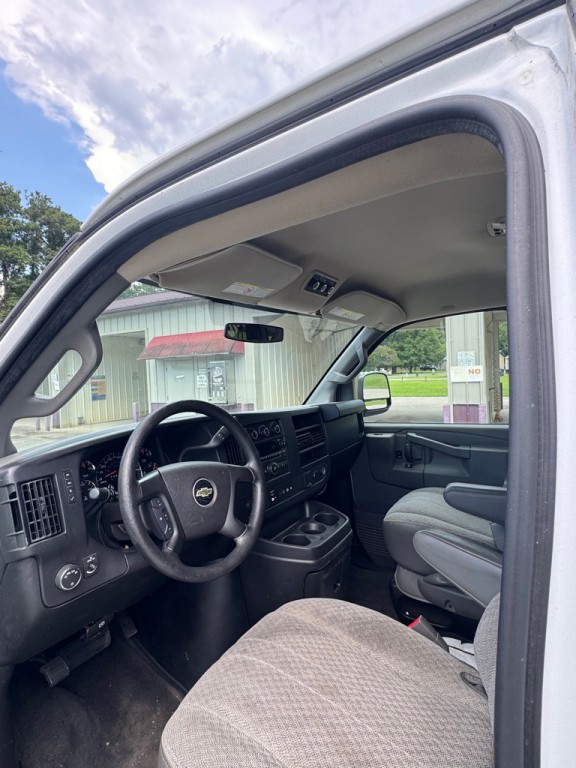 2016 Chevrolet Express Image 5