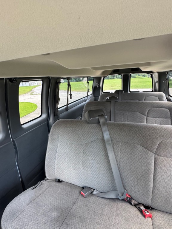 2016 Chevrolet Express Image 7
