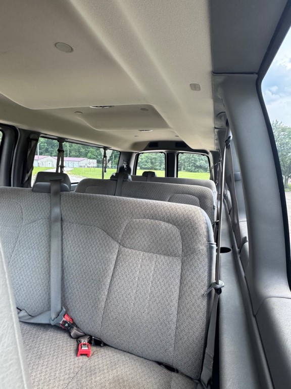 2016 Chevrolet Express Image 8