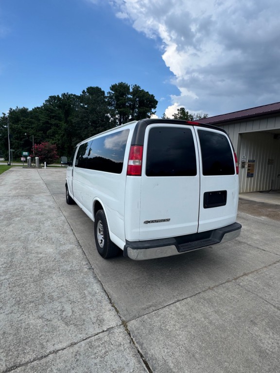 2016 Chevrolet Express Image 9