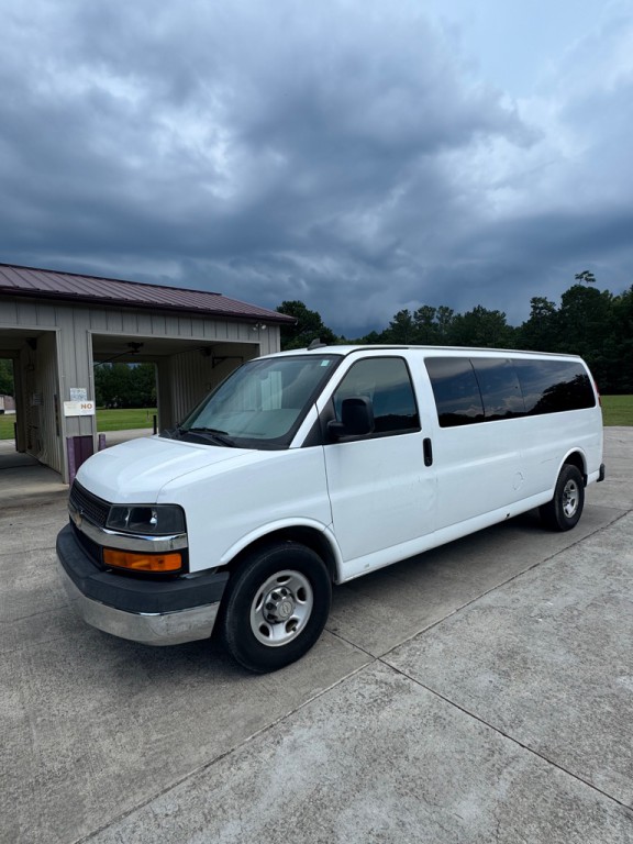 2016 Chevrolet Express Image 12