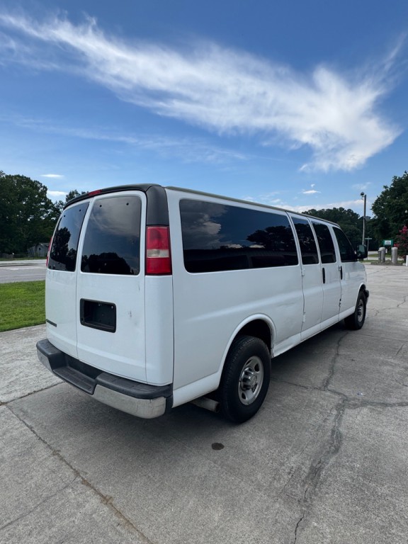 2016 Chevrolet Express Image 13