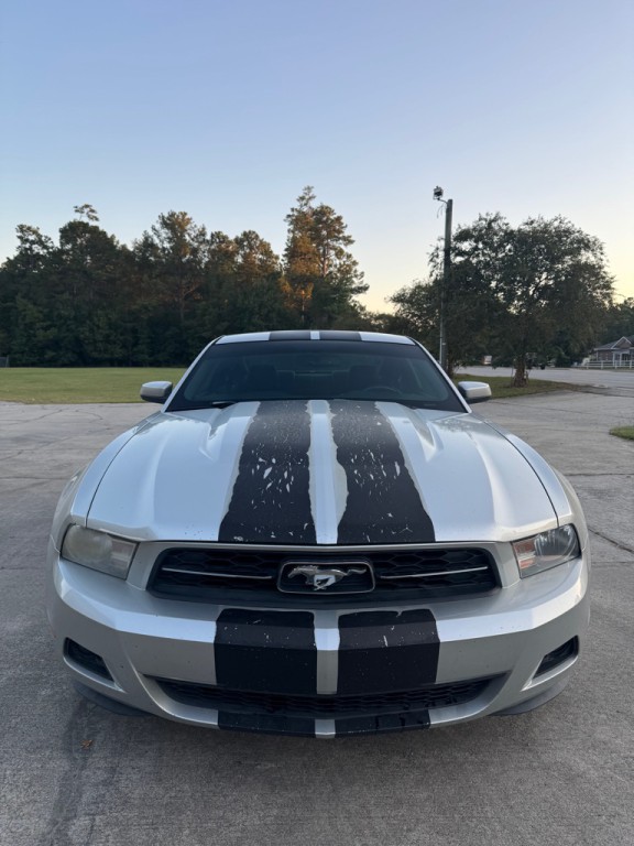 2010 Ford Mustang Image 2