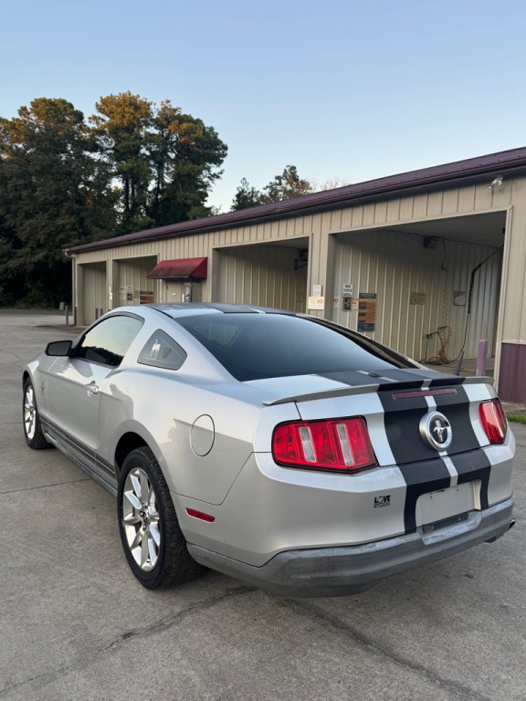 2010 Ford Mustang Image 9