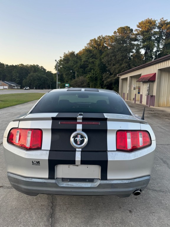 2010 Ford Mustang Image 10