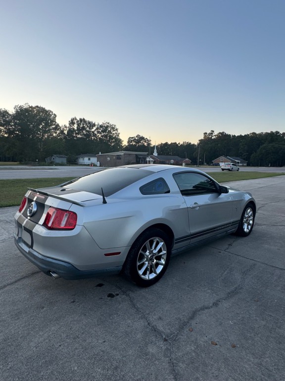 2010 Ford Mustang Image 12