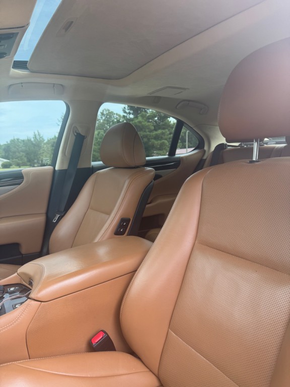 2014 Lexus LS 460 Image 6