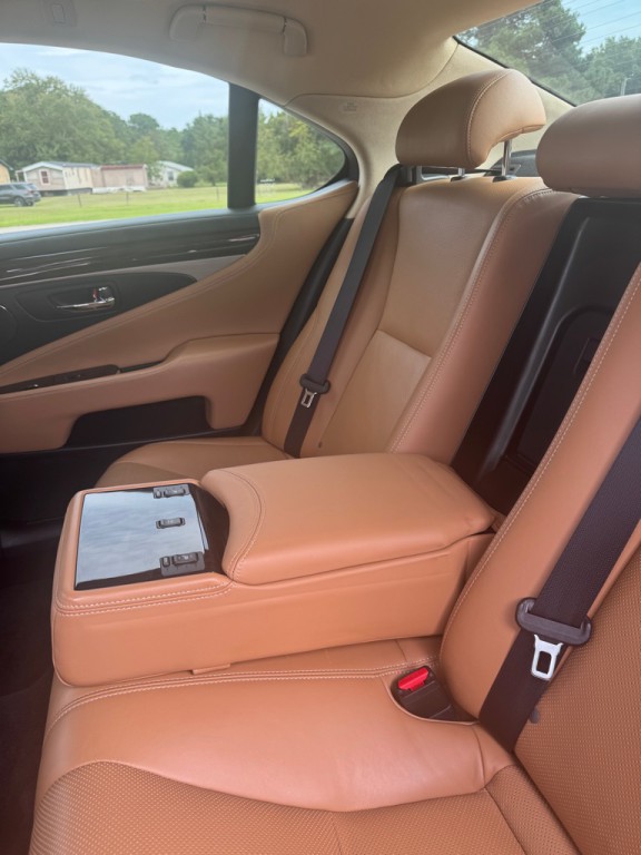 2014 Lexus LS 460 Image 9