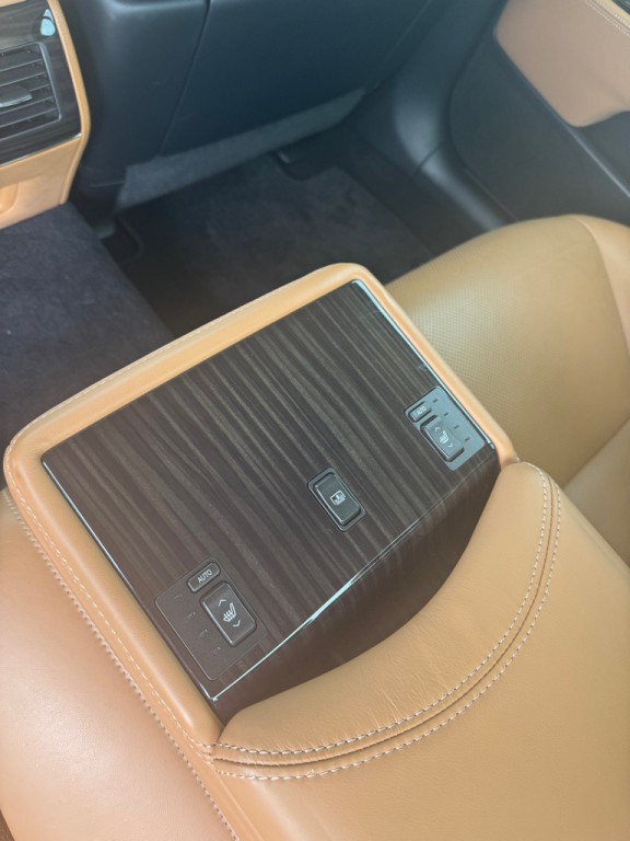 2014 Lexus LS 460 Image 10