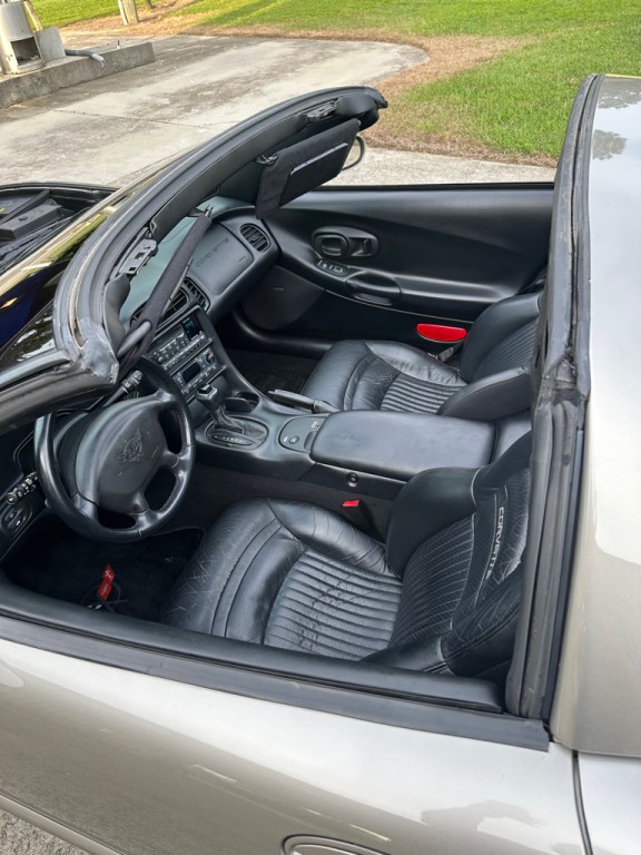 2001 Chevrolet Corvette Image 3