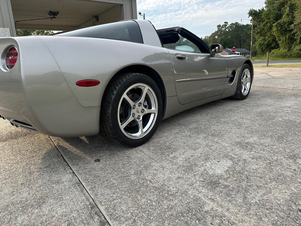 2001 Chevrolet Corvette Image 5