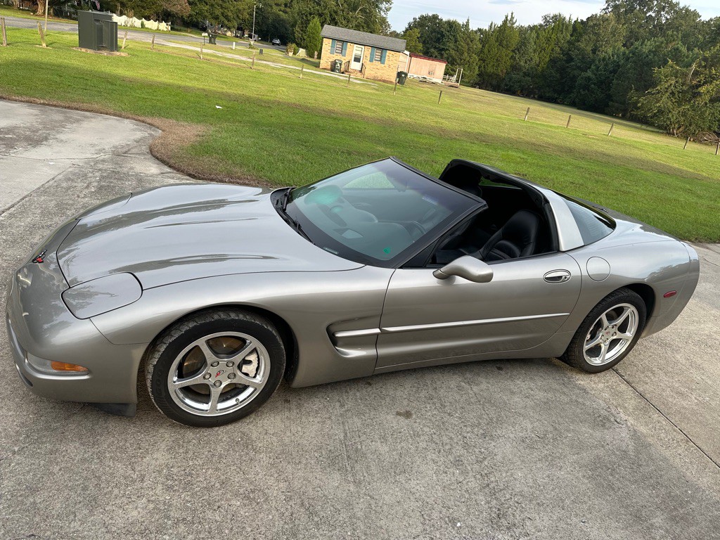 2001 Chevrolet Corvette Image 6