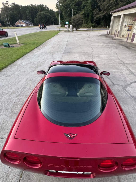 2004 Chevrolet Corvette Image 11