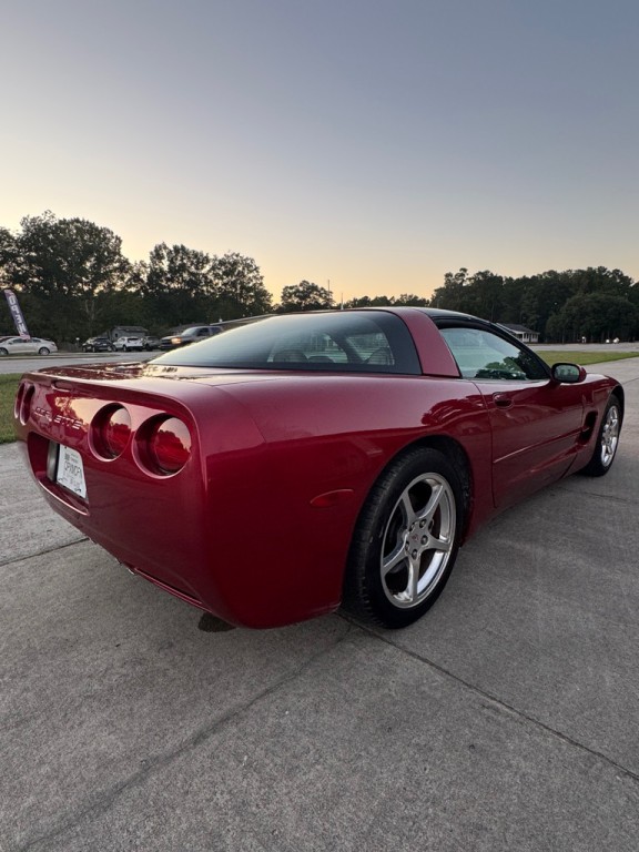 2004 Chevrolet Corvette Image 12