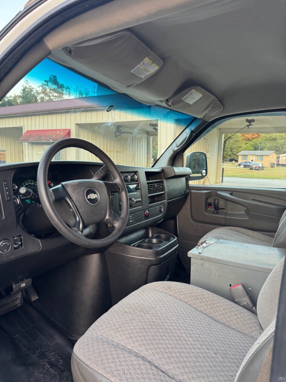 2010 Chevrolet Express Image 2