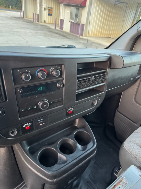 2010 Chevrolet Express Image 4