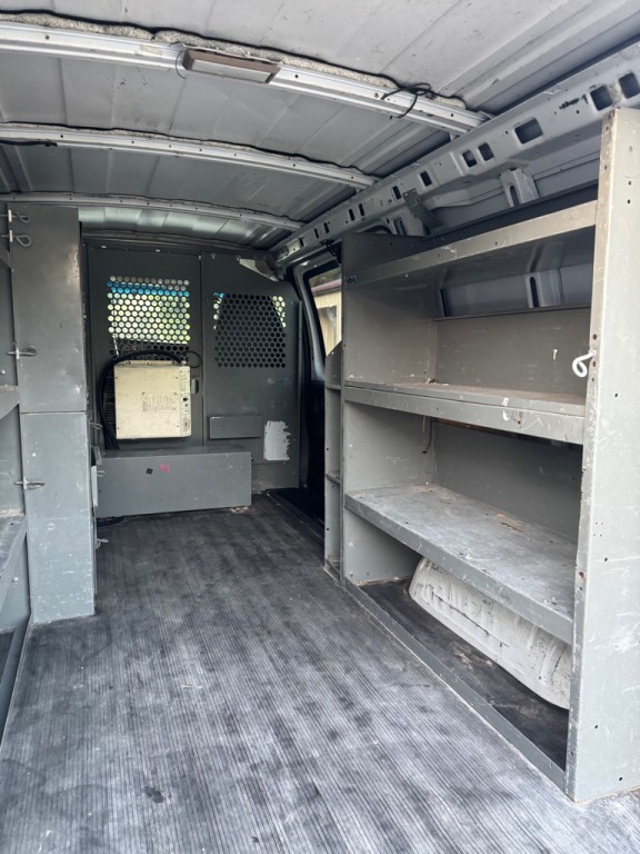 2010 Chevrolet Express Image 11