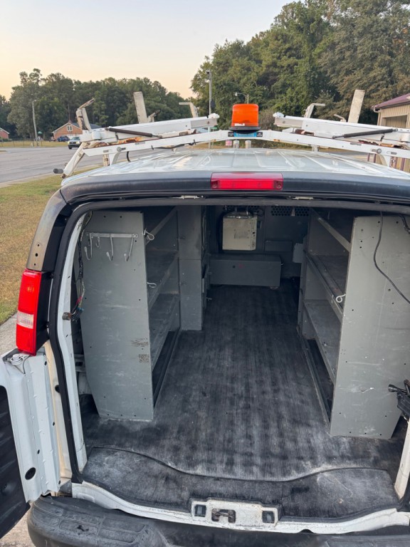 2010 Chevrolet Express Image 12