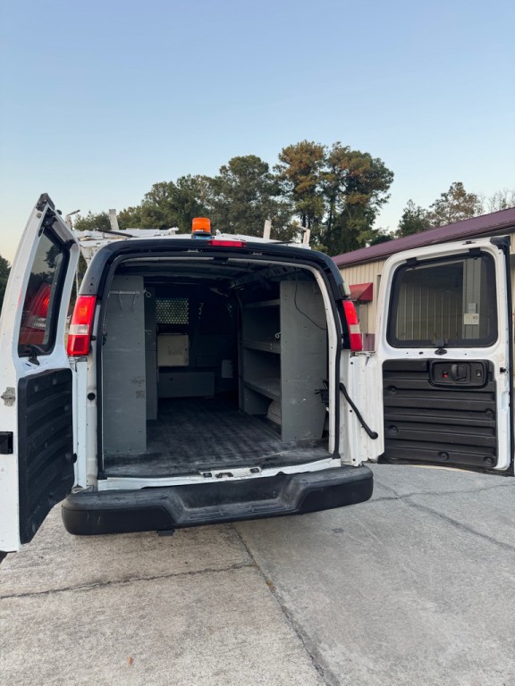 2010 Chevrolet Express Image 13